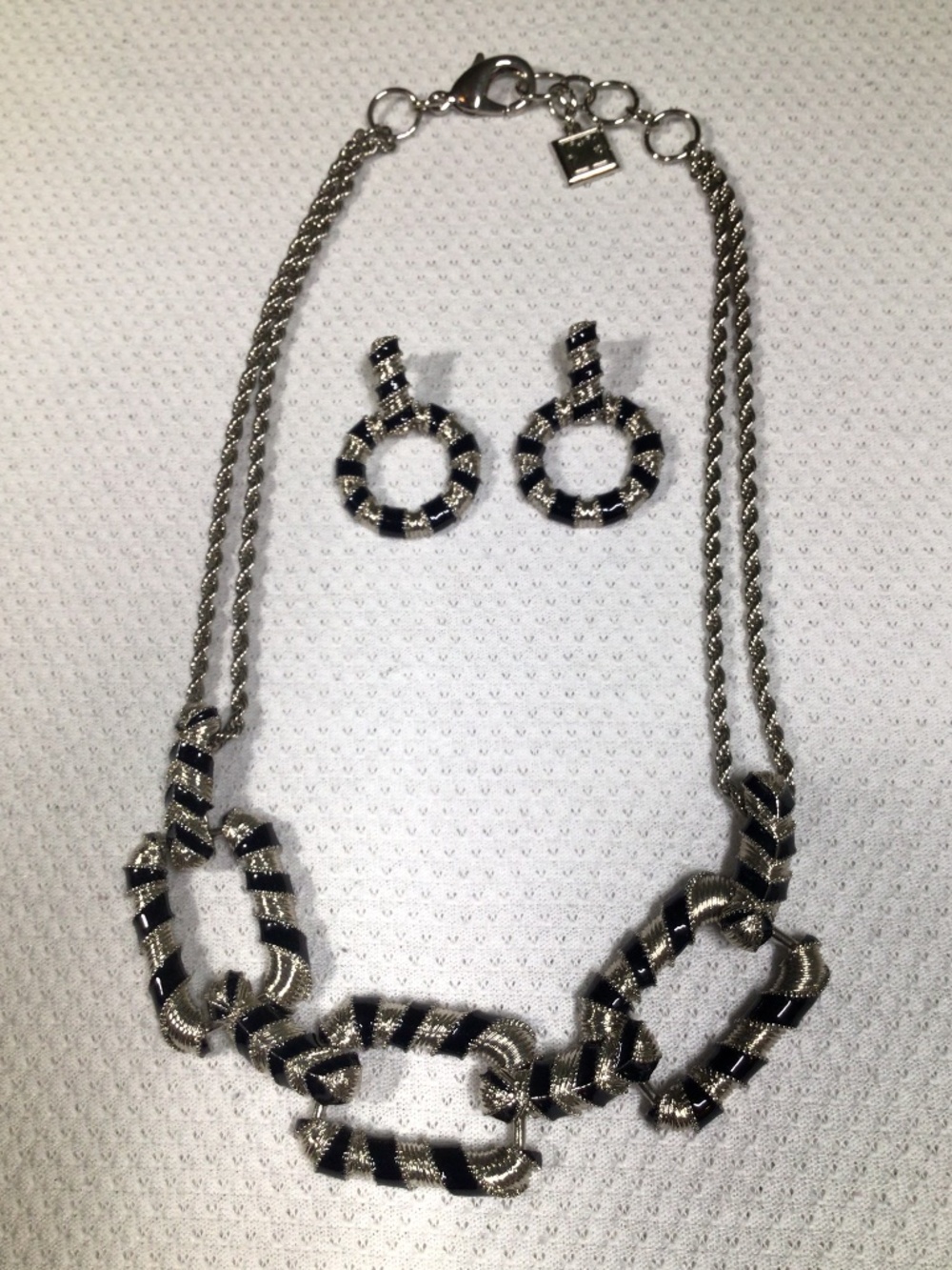 BCBGMAXAZRIA Roxie Collection Statement Silver Link Necklace/Choker Earrings Set